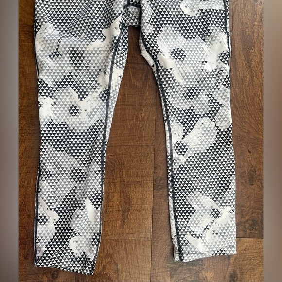 Nike Womens cropped running leggings Sz small drifit - Picture 3 of 6